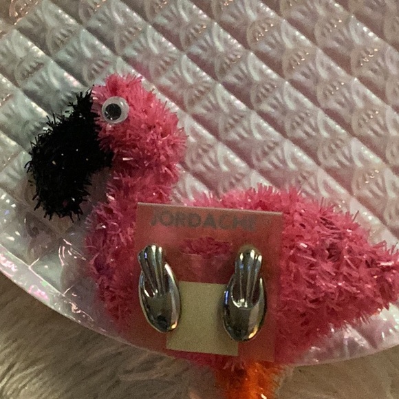 🌺NWT “ New Trendy Clip Style Earrings So Much Fun to Wear Closet Must Have 🌺 - Picture 3 of 8